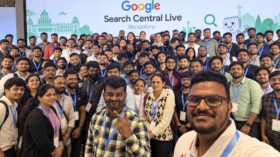 Bala with attendees at Google Search Central Live Bengaluru