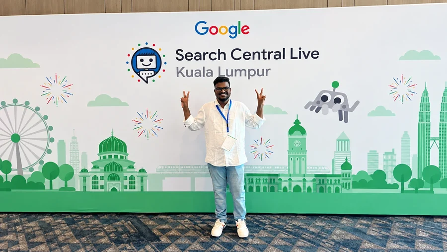 Bala making peace signs at Google Search Central Live Kuala Lumpur